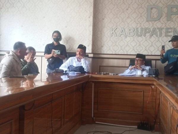 Purnawirawan TNI: “Kalau Bukan Rakyat Siapa Lagi Bela Suarni Sapikerep?”
