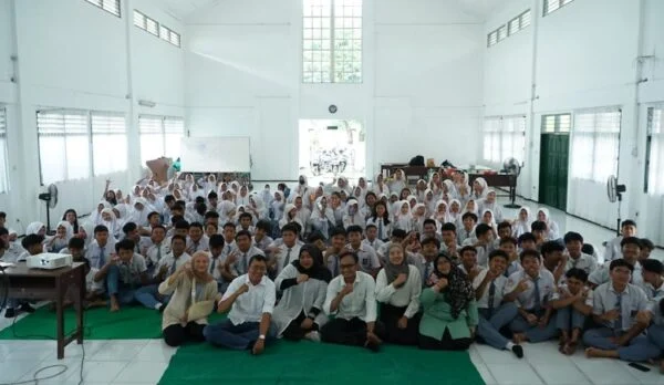 Soeprawiro dan Tim UPNVJT Gelar Edukasi Pencegahan Perilaku Seksual Berisiko bagi Remaja Surabaya