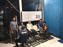 Wujudkan Lingkungan Yang Aman, Babinsa Bersama Warga Lakukan Siskamling