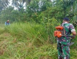 Semangat Kebersamaan Babinsa Bersama Masyarakat Lakukan Gotong Royong Wujudkan Lingkungan Yang Bersih Dan Sehat