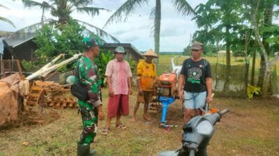 Wujudkan Kemanunggalan TNI Dengan Rakyat, Babinsa Komsos Bersama Petani