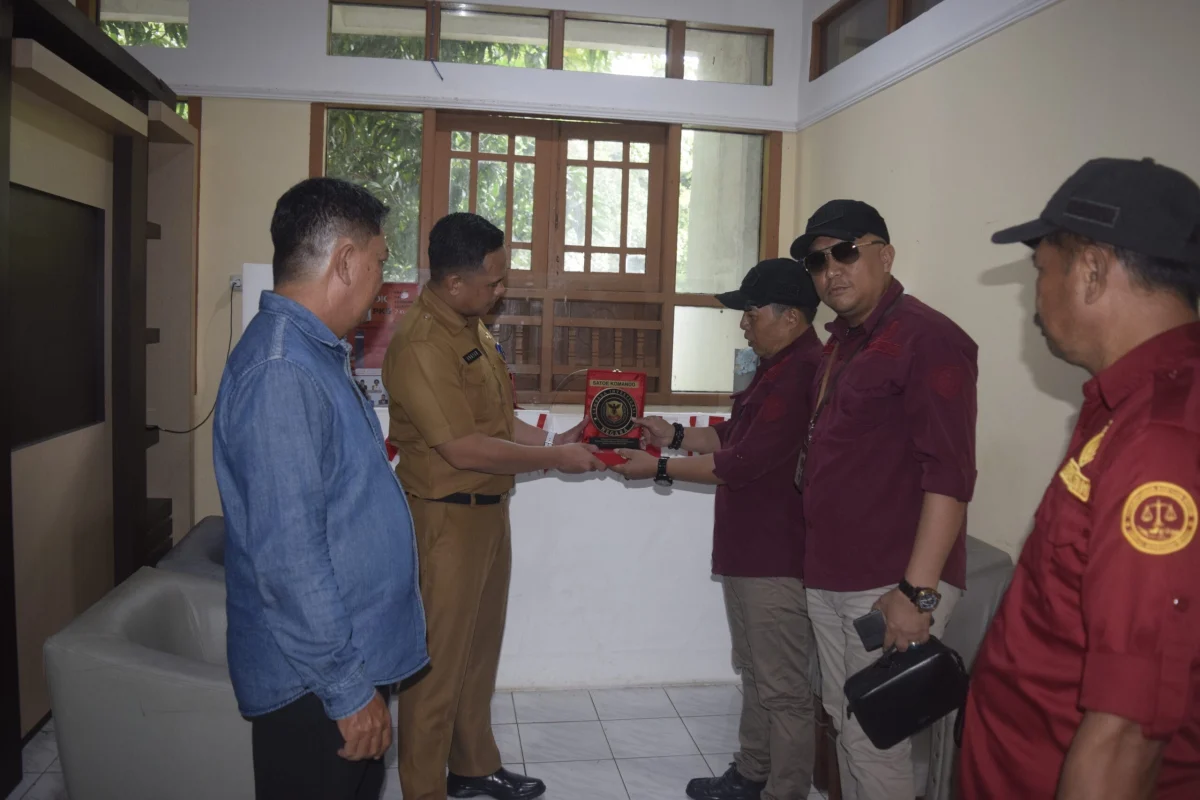Ketua DPD LIN Sulsel Saharuddin Lili Bersama Ketua Umum DPP Robi Irawan Wiratmoko Laporkan Keberadaan LIN ke Kesbangpol