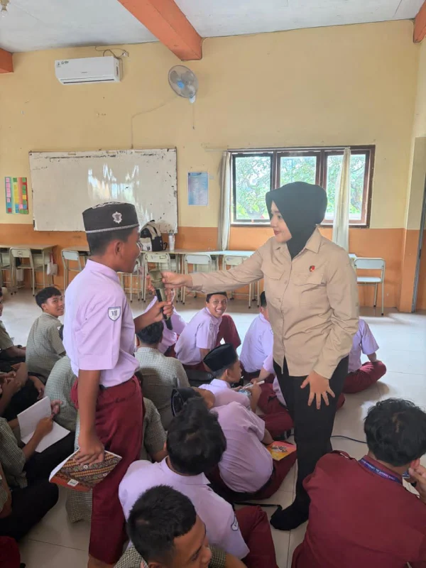 Satresnarkoba Polres Pasuruan Sosialisasikan Bahaya Narkoba di Yayasan Al-Uswah Bangil