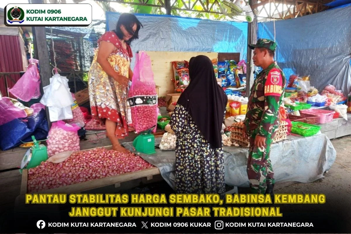 Pantau Stabilitas Harga Sembako, Babinsa Kembang Janggut Kunjungi Pasar Tradisional