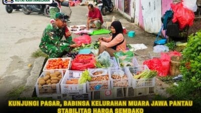 Kunjungi Pasar, Babinsa Kelurahan Muara Jawa Pantau Stabilitas Harga Sembako