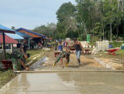 Panas Terik Matahari Tak Surutkan Semangat Anggota Satgas TMMD Wiltas Ke-127 dan Warga di Kampung Linggang Amer