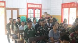 Anggota Satgas TMMD Ke-127 Laksanakan Ibadah Minggu Bersama Umat di Linggang Amer