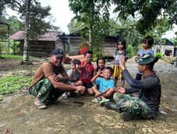 Keceriaan di Lokasi TMMD: Anggota Satgas Bermain Bersama Anak-Anak Linggang Amer