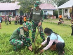 Tanamkan Cinta Lingkungan Sejak Dini, Satgas TMMD Ke-127 Bersama TK Linggang Bigung Laksanakan Penanaman Pohon