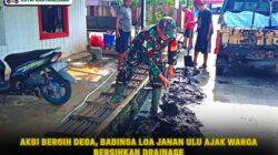 Aksi Bersih Desa, Babinsa Loa Janan Ulu Ajak Warga Bersihkan Drainase