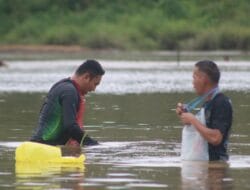 Meriah dan Penuh Kebersamaan, Satgas TMMD Wiltas Ke-127 Kodim 0912/Kubar Gelar Lomba Tangkap Ikan