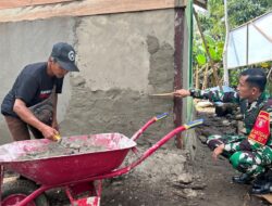 Dansatgas TMMD Turun Langsung Bantu Pekerjaan RTLH di Kampung Linggang Amer