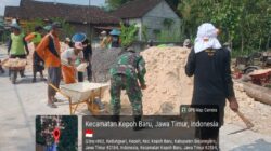 Permudah Dropping Material Pembangunan Jembatan Beton, Babinsa Kepohbaru Bojonegoro dan Warga Dusun Bakalan Perbaiki Jalan