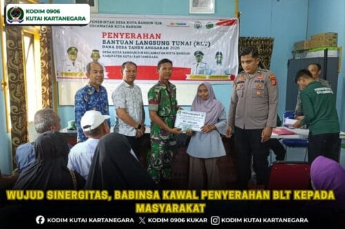 Wujud Sinergitas, Babinsa Kawal Penyerahan BLT kepada Masyarakat