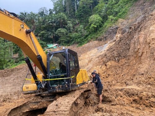 Garini Dalam Sorotan Nasional, Masyarakat Desak Mabes Polri Periksa Dugaan Keterkaitan Deni Kaeng dan 10 Excavator yang Dipolice Line