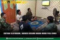 Eratkan Silaturahmi, Babinsa Bersama Warga Nobar Piala Dunia