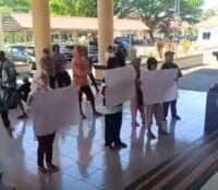 Warga Konarom Barat Desak Bupati Copot Sangadi, Dugaan Perselingkuhan Jadi Sorotan