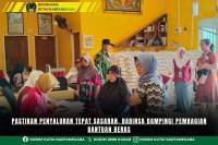 Pastikan Penyaluran Tepat Sasaran, Babinsa Dampingi Pembagian Bantuan Beras
