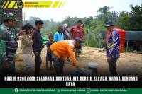 Kodim 0906/Kkr Salurkan Bantuan Air Bersih kepada Warga Bendang Raya