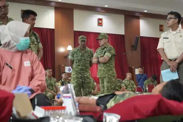 Gubernur Akmil Pimpin Donor Darah dalam Rangka HUT ke-69 Akademi Militer