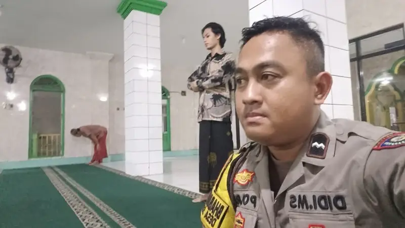 SULING Subuh, Aipda Didi MS Perkuat Silaturahmi dan Sampaikan Pesan Kamtibmas di Masjid Baiturrahman