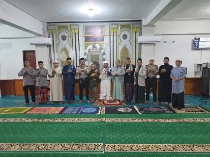 Polisi Bersama Masyarakat, Subuh Keliling Jadi Ruang Dialog Polsek Sorong Kota dengan Jemaah Masjid