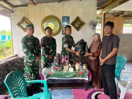Wujud Kepedulian, Satgas TMMD Ke-130 Salurkan Tali Kasih Kepada Warakawuri