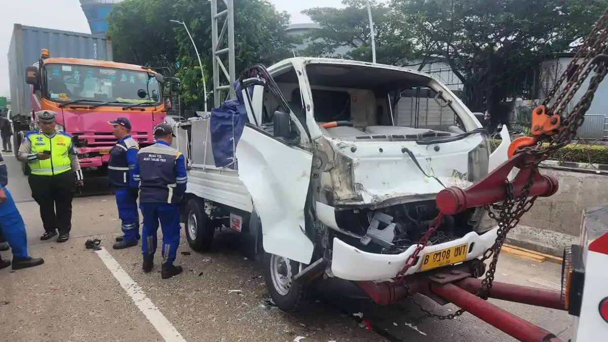 Trailer Tabrak Tiga Kendaraan di Tol Akses Tanjung Priok, Satu Orang Luka Ringan